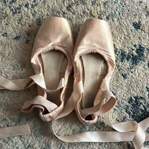 Pointe shoes